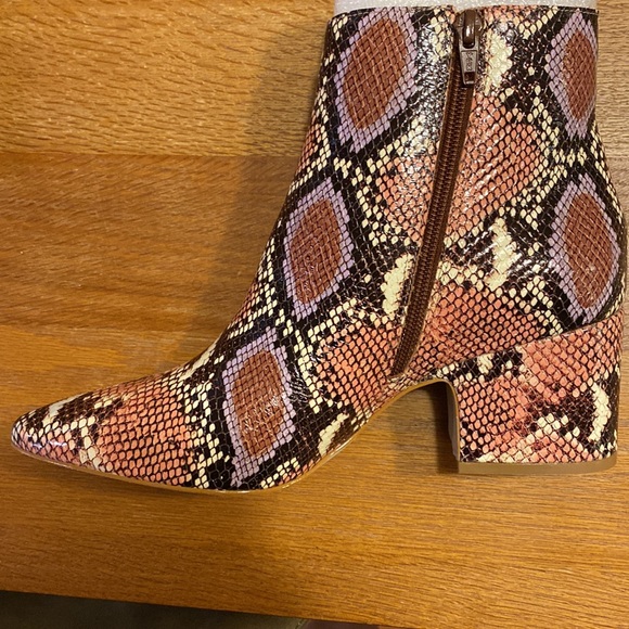 Boots - Picture 3 of 6